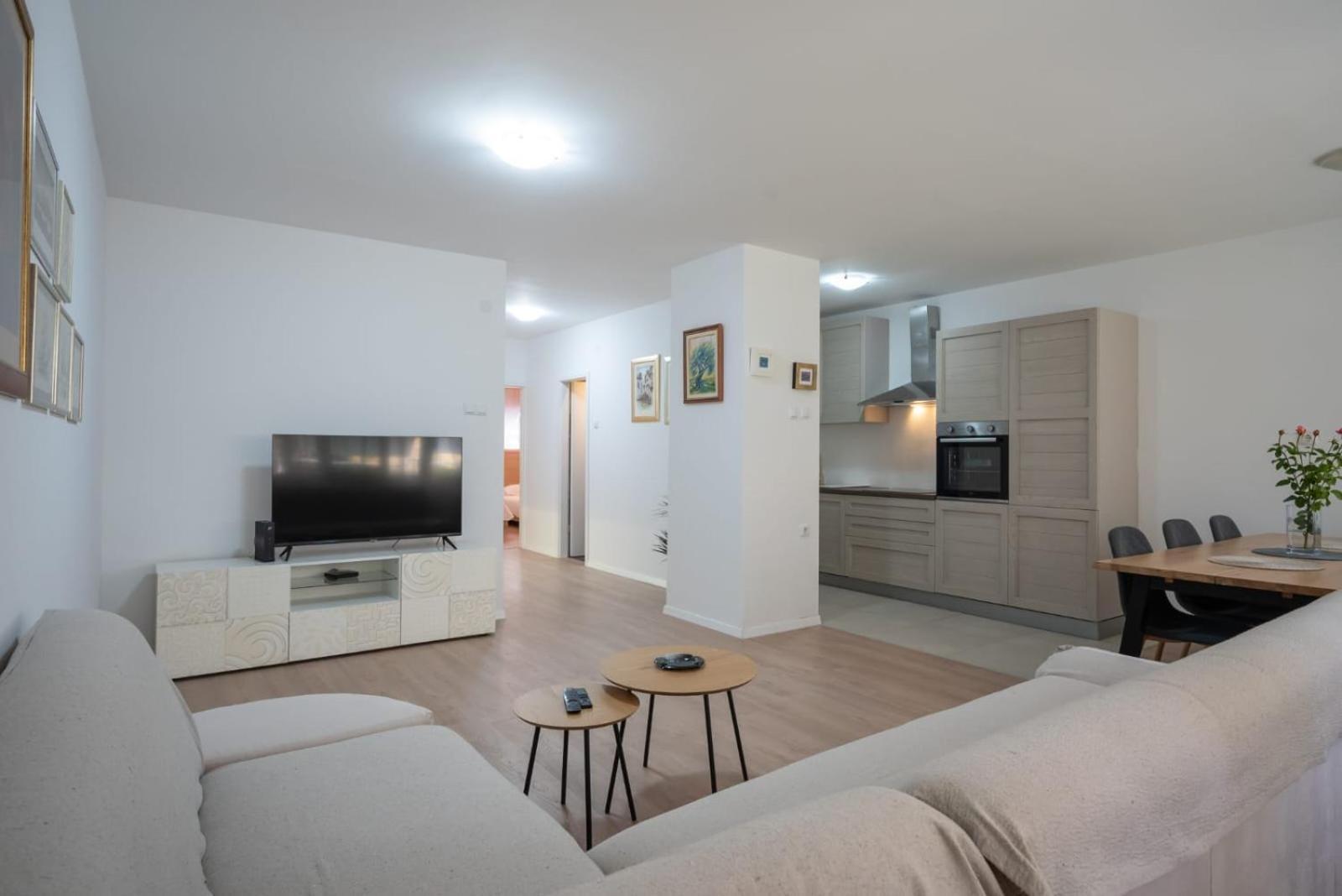 Apartman Mirjana Apartment สปลิท ภายนอก รูปภาพ